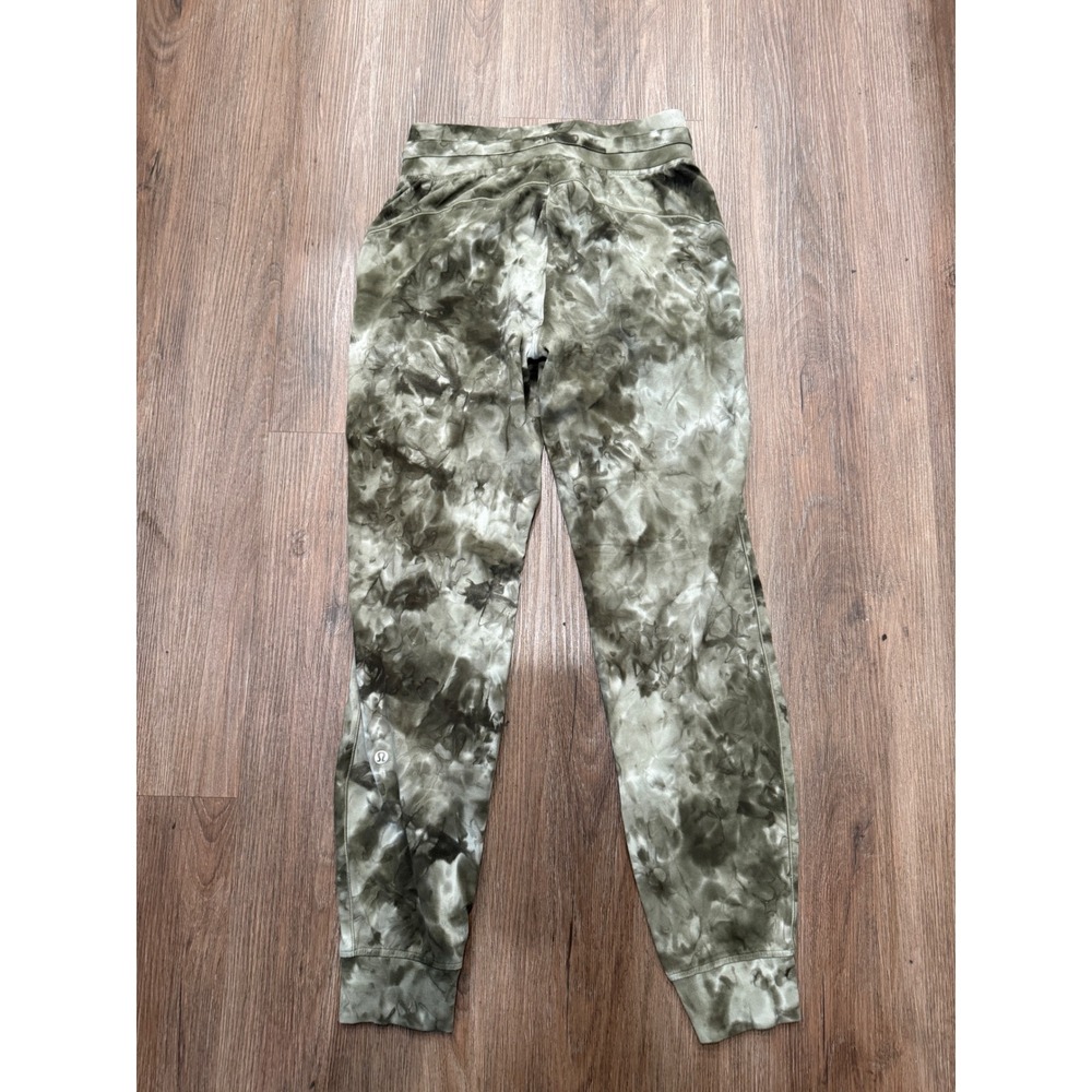 Lululemon Ready to Rulu High-Rise Jogger
Diamond Dye Light Sage Olive